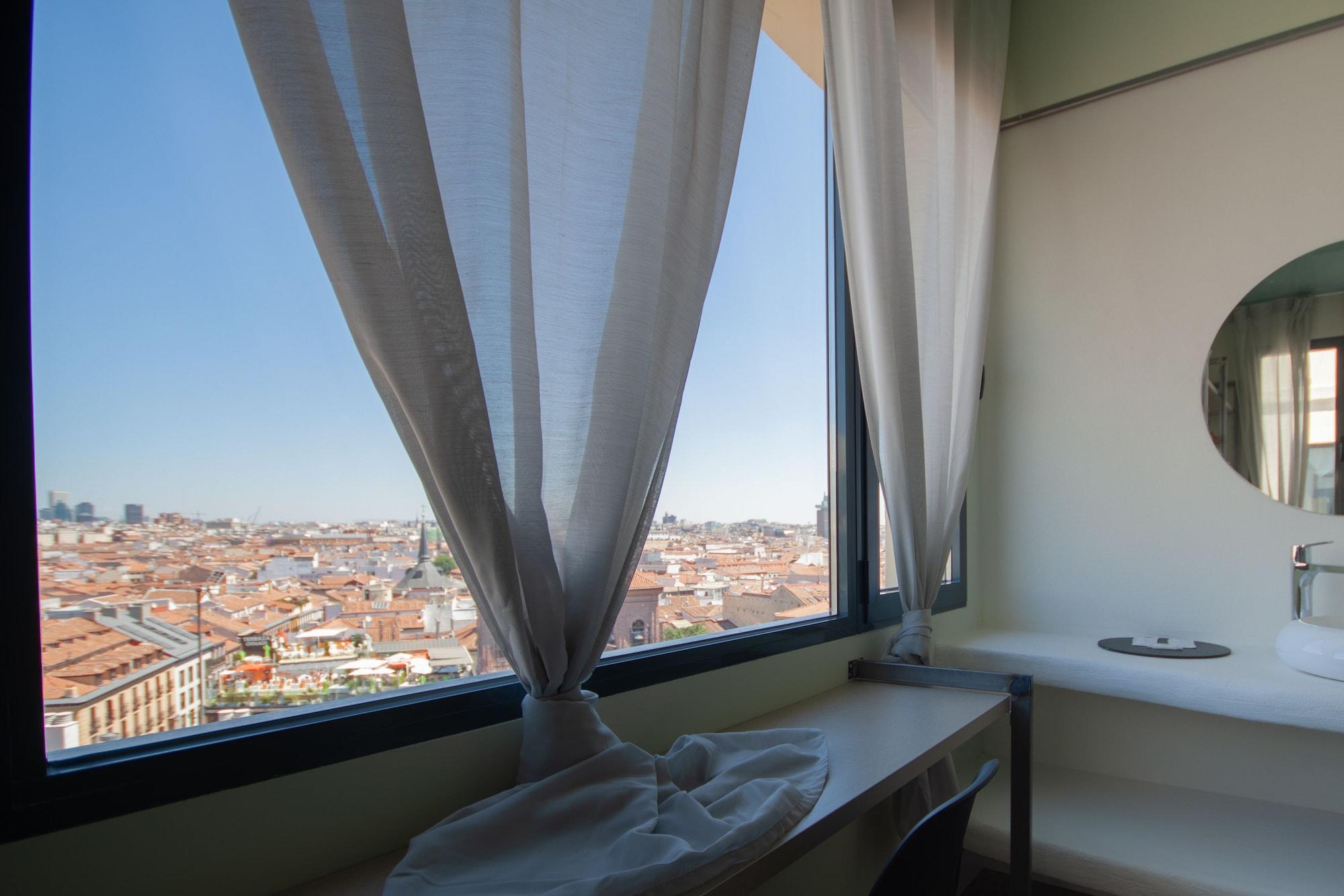 Charlotte-gran Via Hostal Madrid