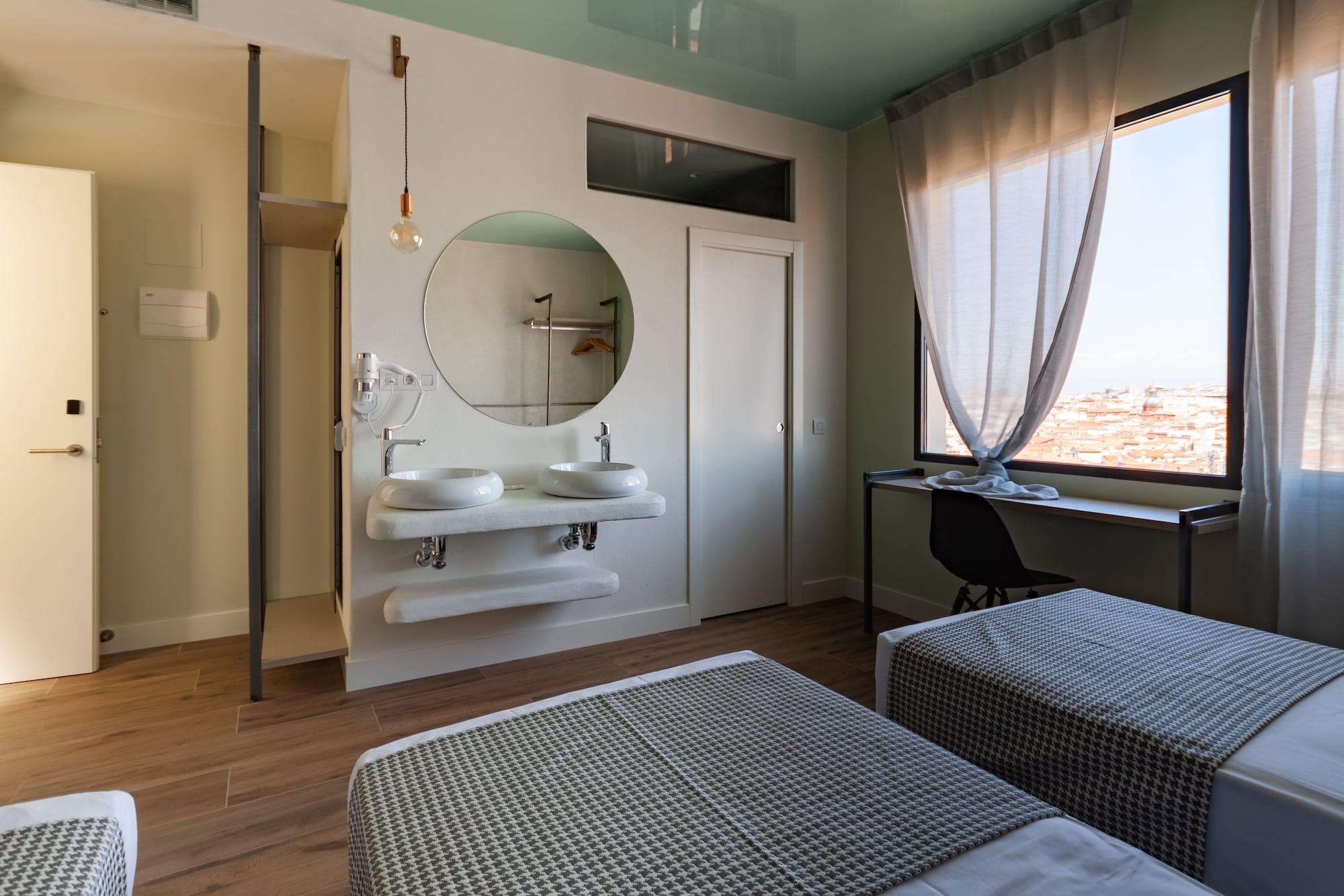 Hostal Charlotte-gran Via Madrid