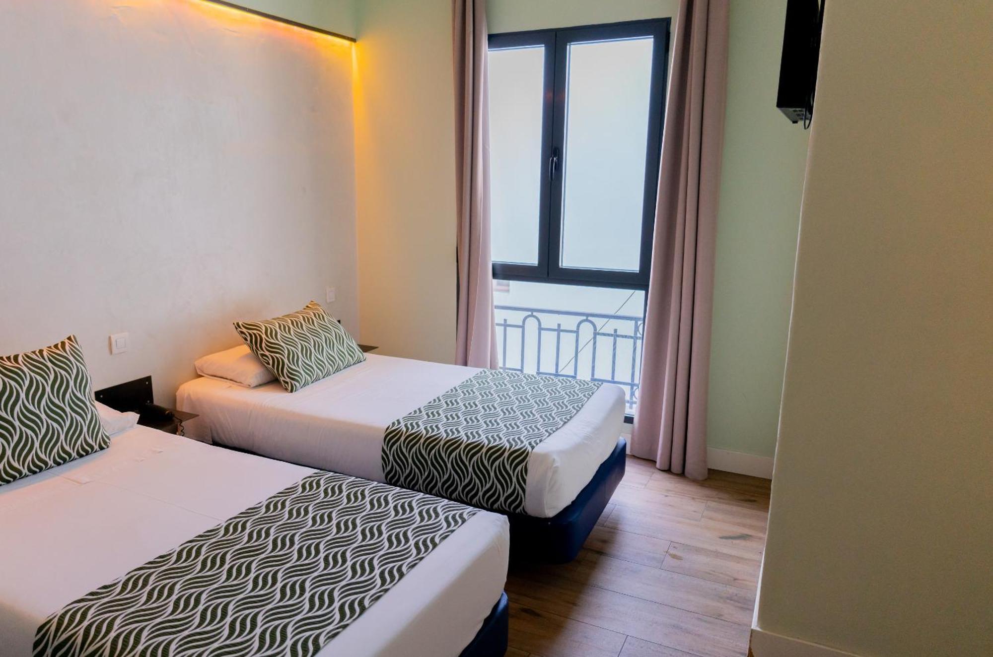 Charlotte-gran Via Hostal