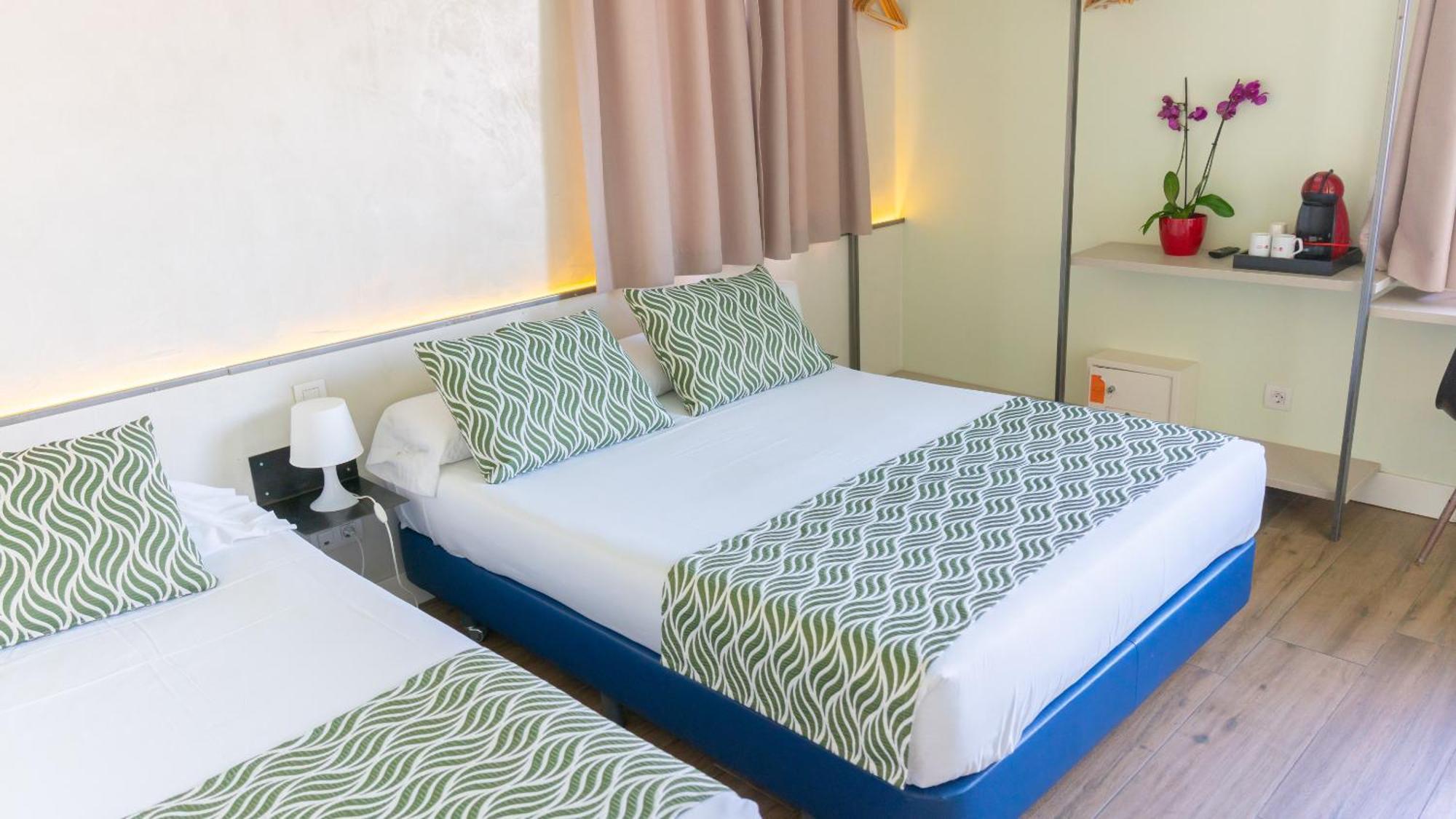 Hostal Charlotte-gran Via *