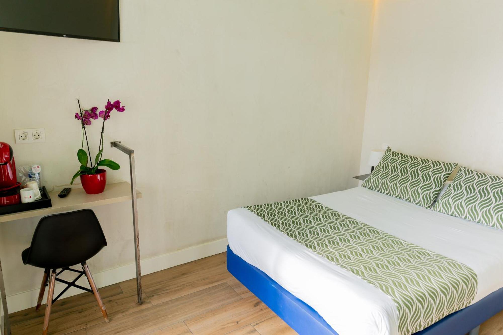 Charlotte-gran Via Hostal