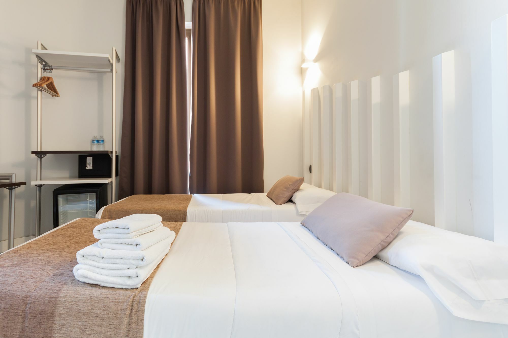 Charlotte-gran Via Hostal