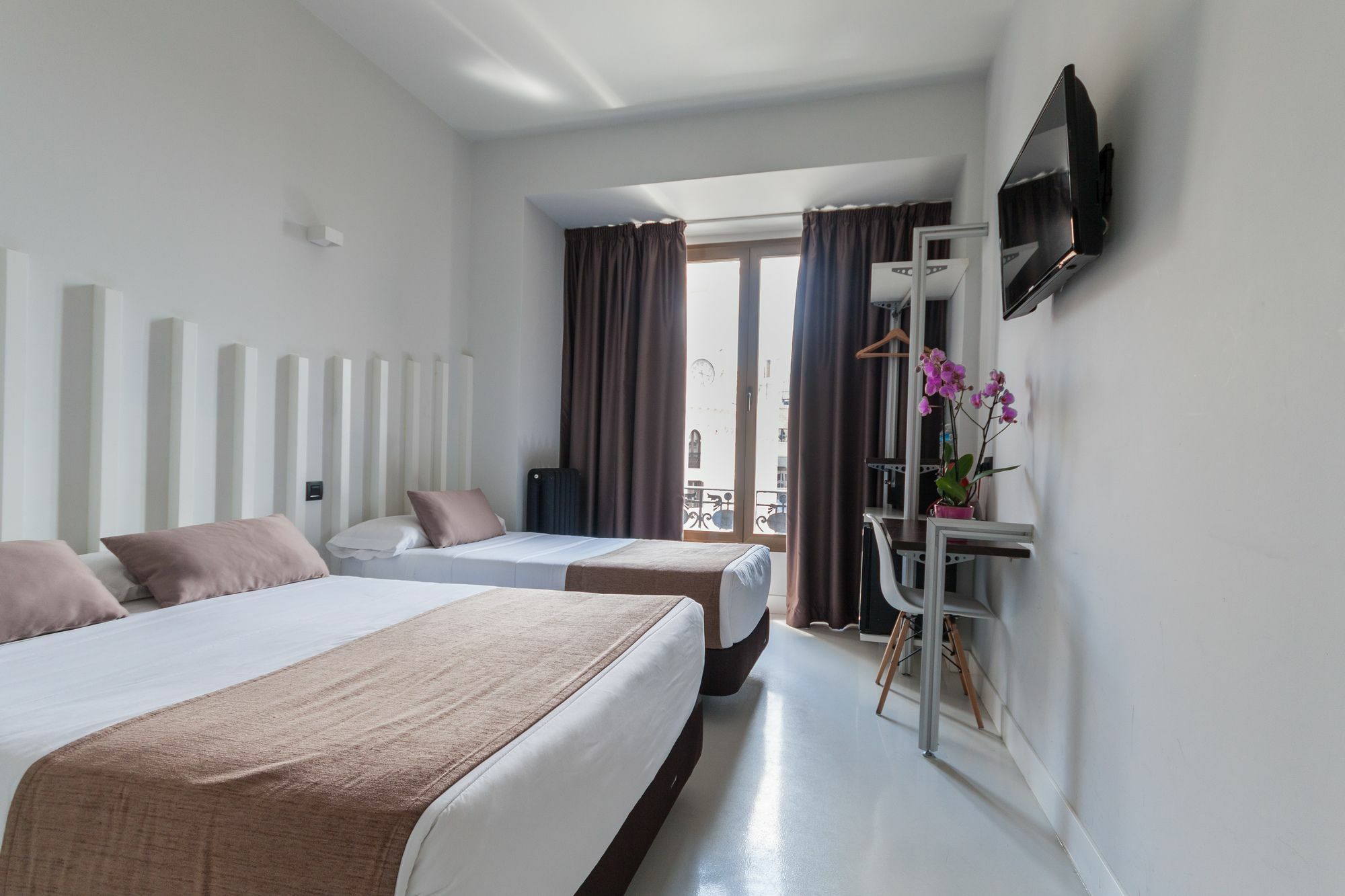 Charlotte-gran Via Hostal